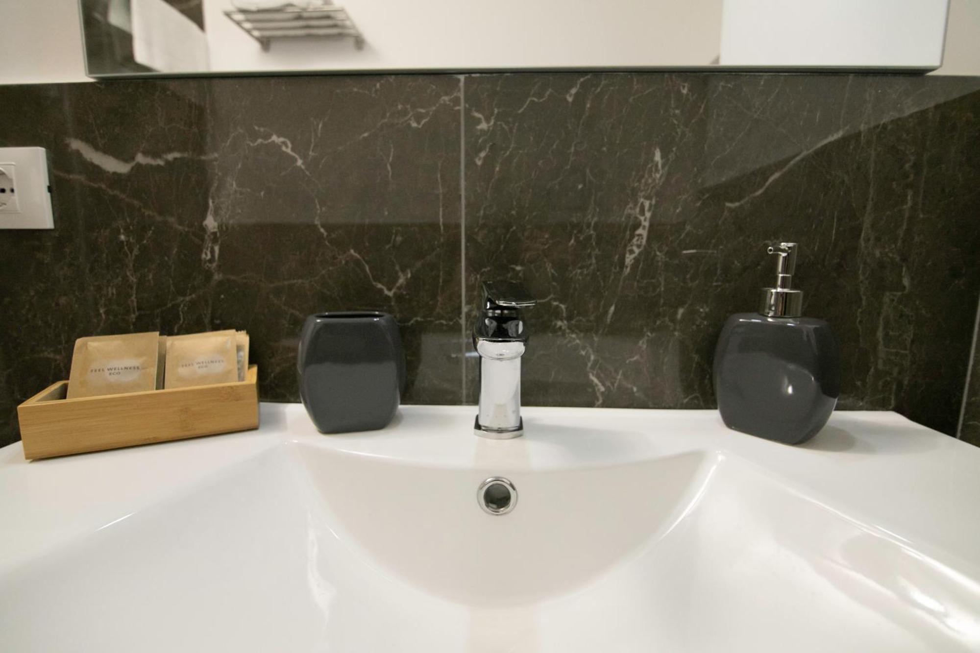 Villareale47 Luxury Suites & Rooms ปาแลร์โม ภายนอก รูปภาพ