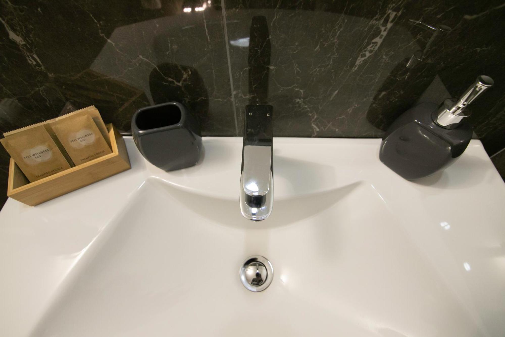 Villareale47 Luxury Suites & Rooms ปาแลร์โม ภายนอก รูปภาพ