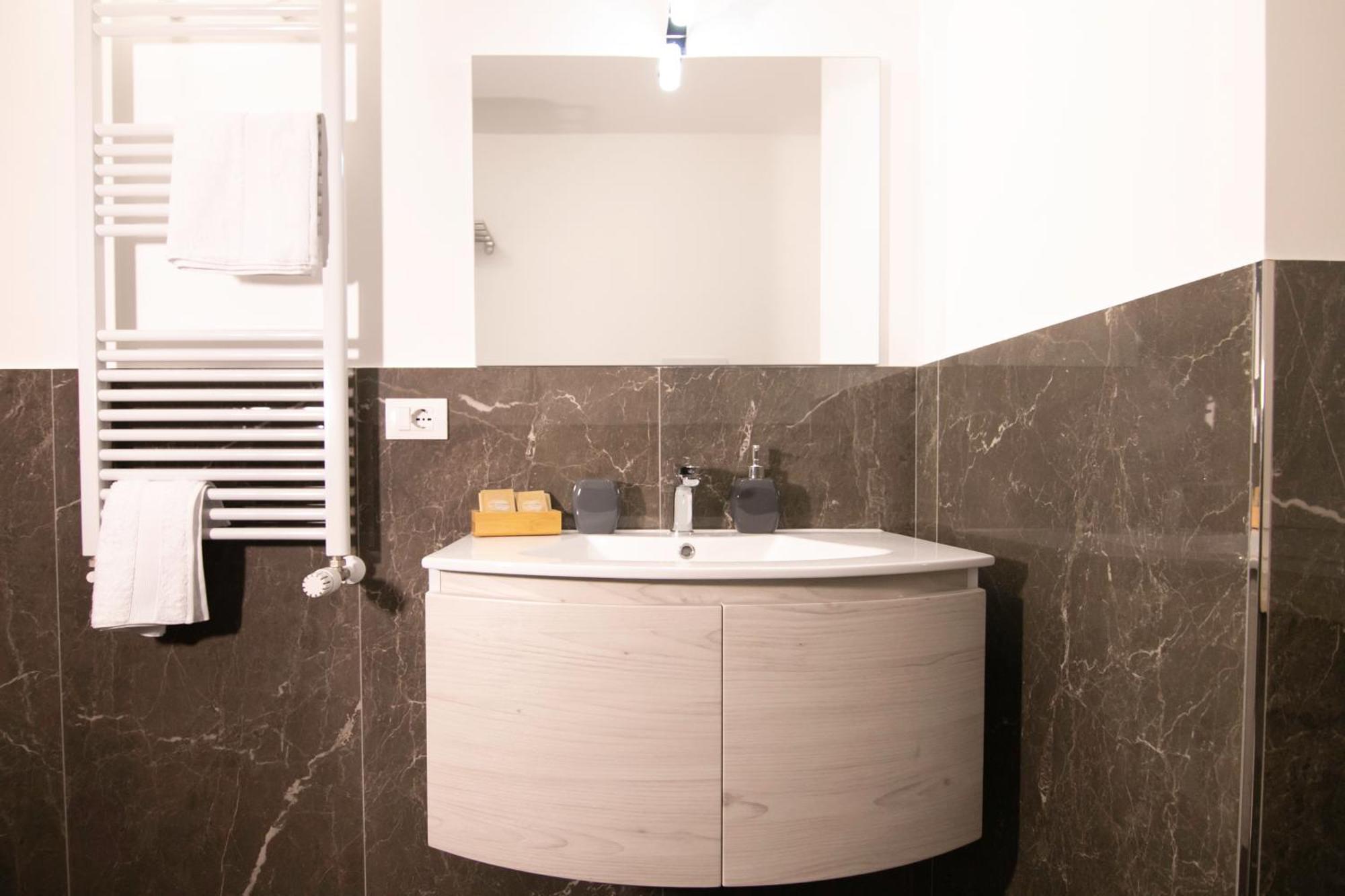 Villareale47 Luxury Suites & Rooms ปาแลร์โม ภายนอก รูปภาพ