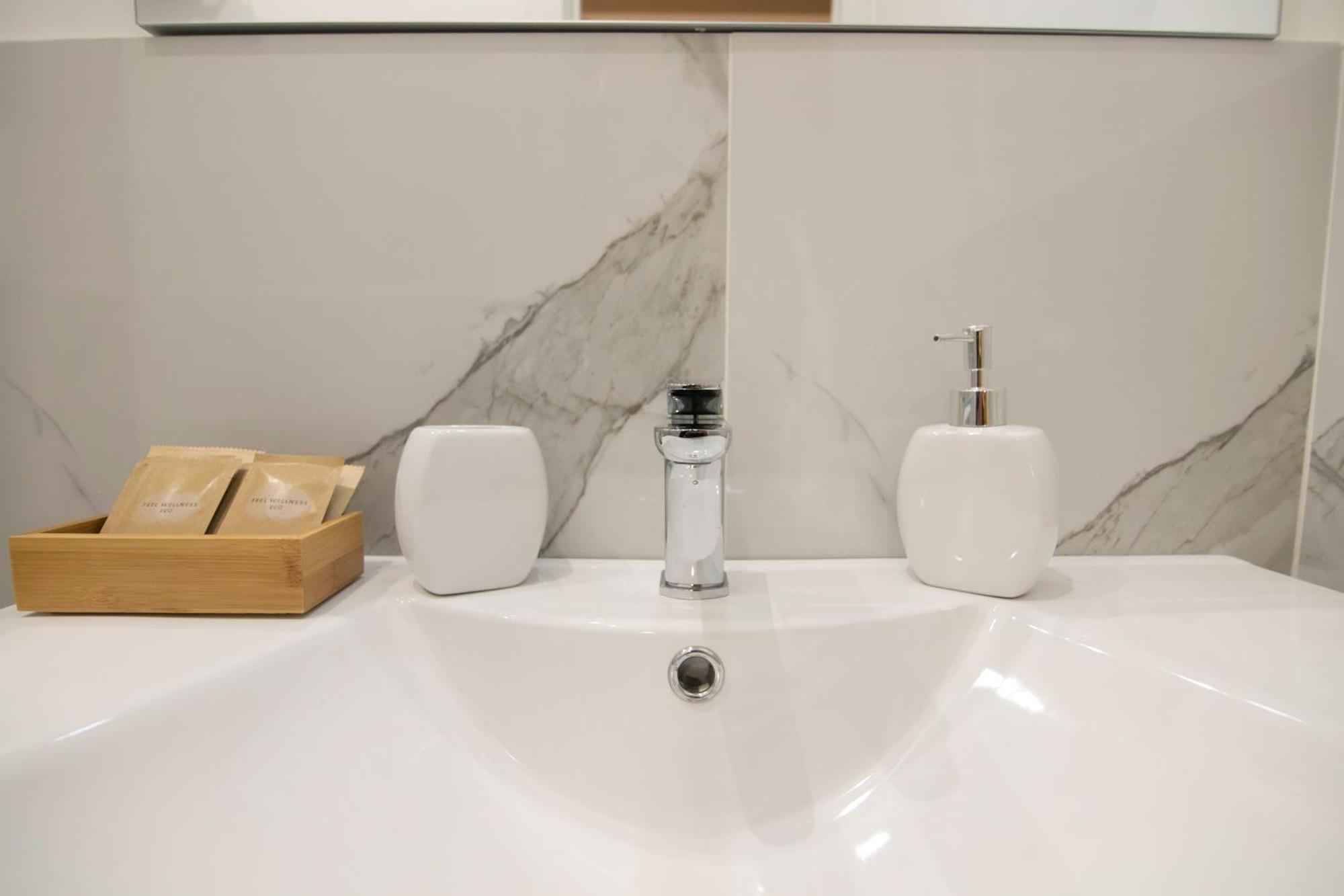 Villareale47 Luxury Suites & Rooms ปาแลร์โม ภายนอก รูปภาพ